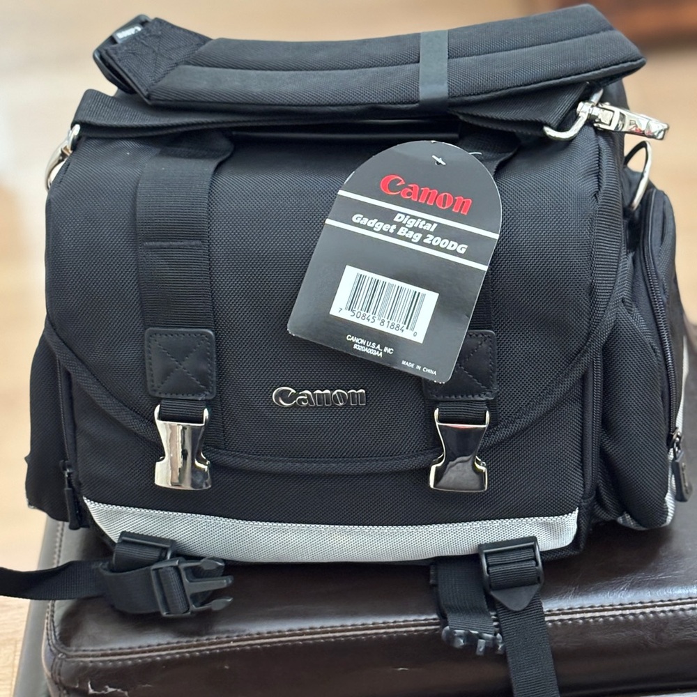 Canon 200DG Digital/Film SLR Camera Gadget Bag